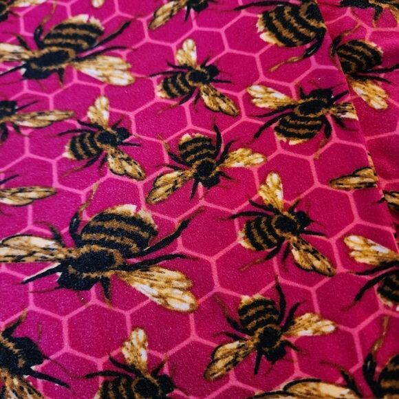 LulaRoe Womens Tall and Curvey Dark Pink with Bees Leggings - Picture 2 of 7